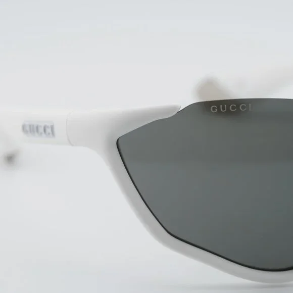 Gucci GG2018S 005 Sunglasses Matte Solid White Shield Frame  display picture 3